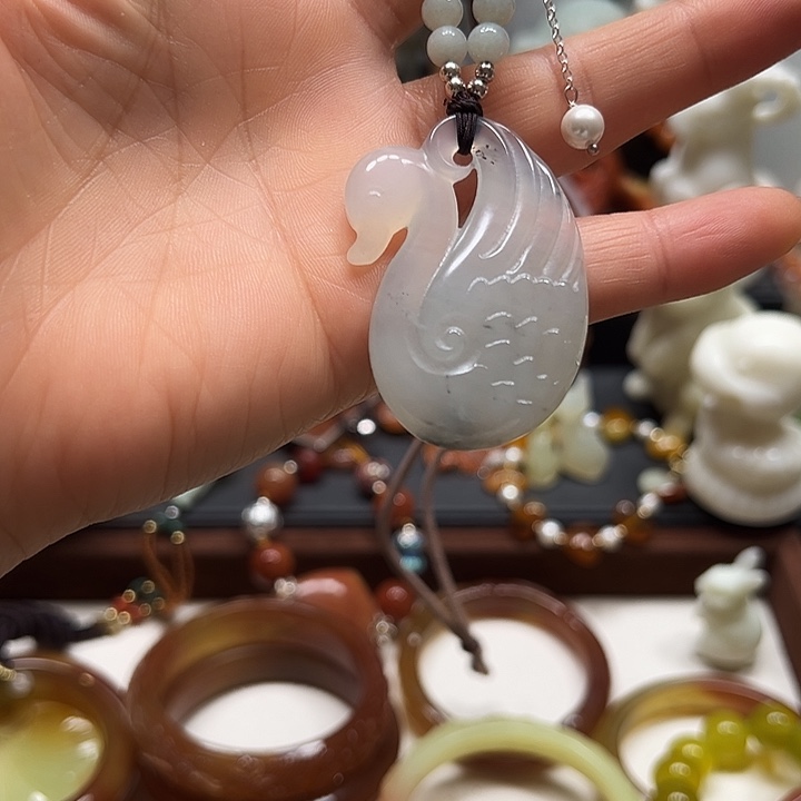 蛇纹石玉吊坠未镶嵌