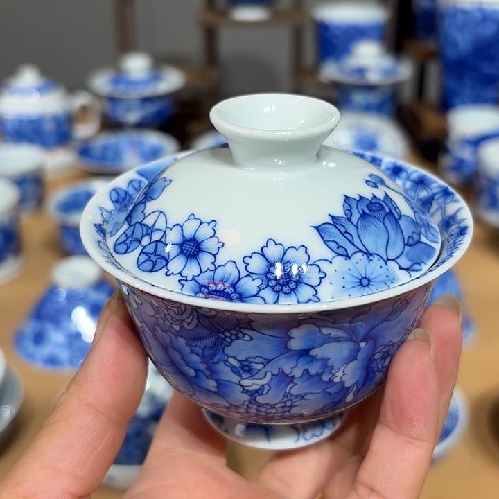 爱***.景德镇纯手绘盖碗