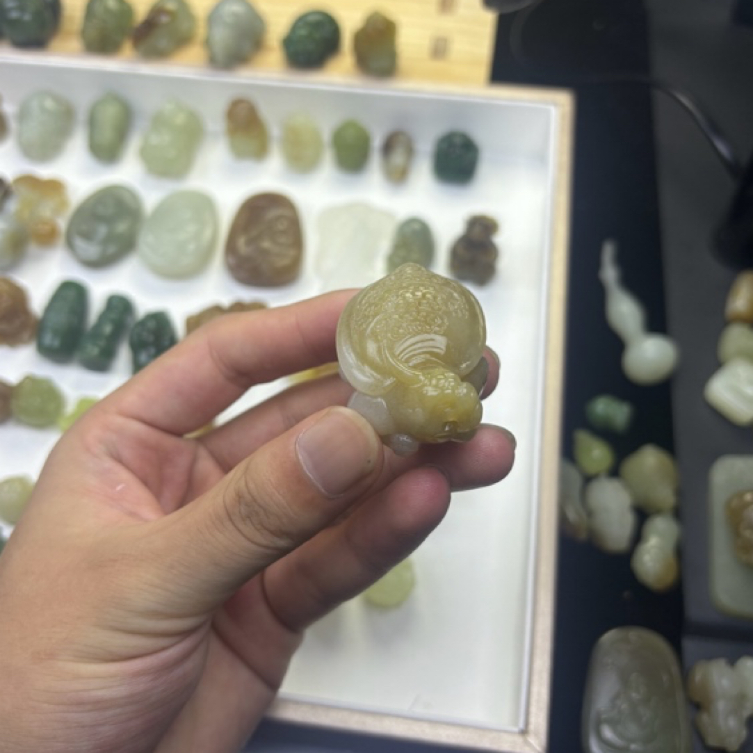 和田玉蜂蜜糖龙龟雕刻精雕