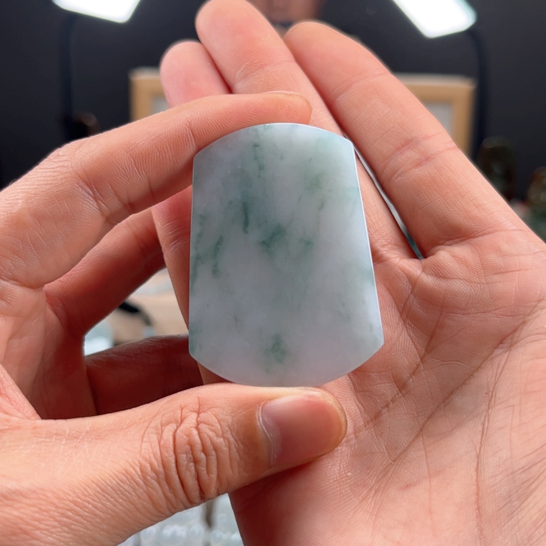 翡翠颈饰未镶嵌无事牌