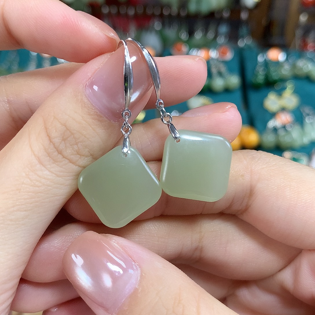 和田玉银S925镶嵌耳饰方糖卡15左右