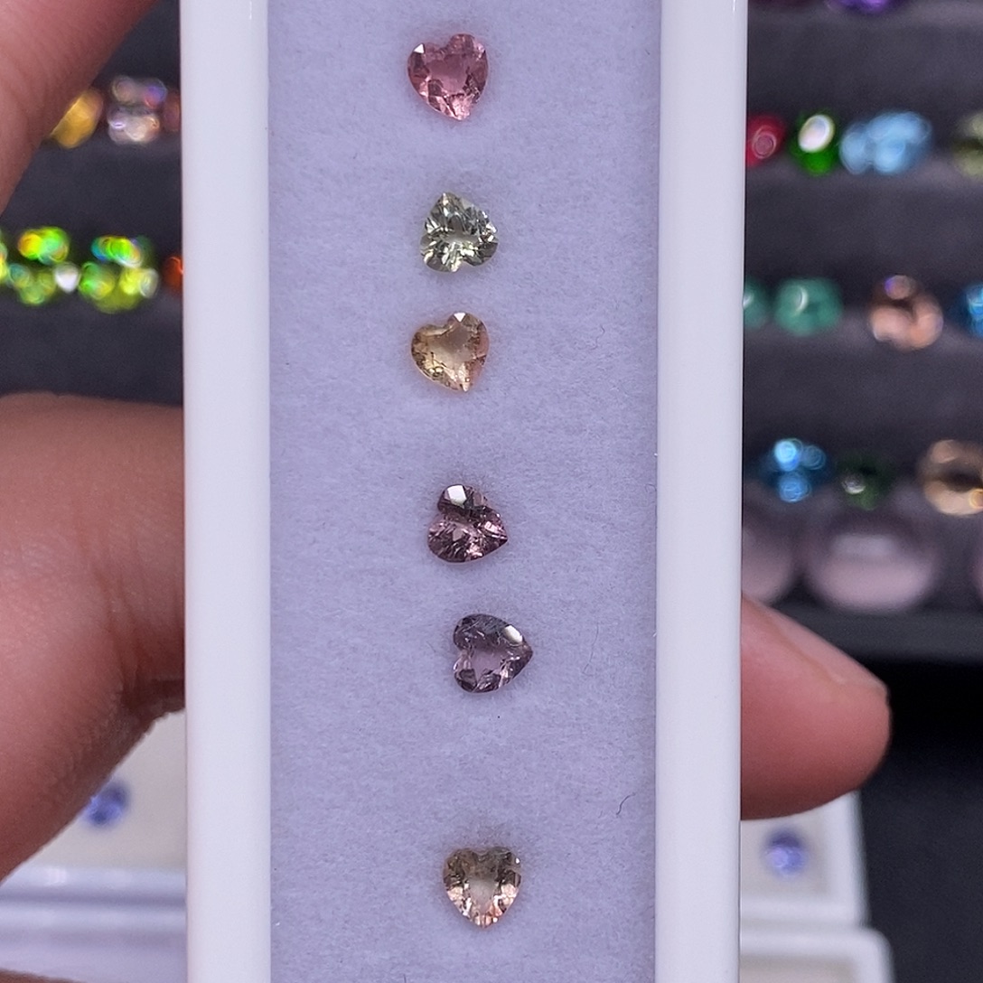 未镶嵌裸石碧玺心4×4mm