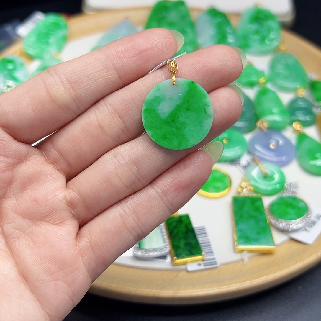 翡翠颈饰18K金镶嵌天然缅料A货一件