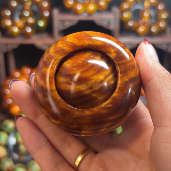 用***5琥珀木 手把件 时来运转