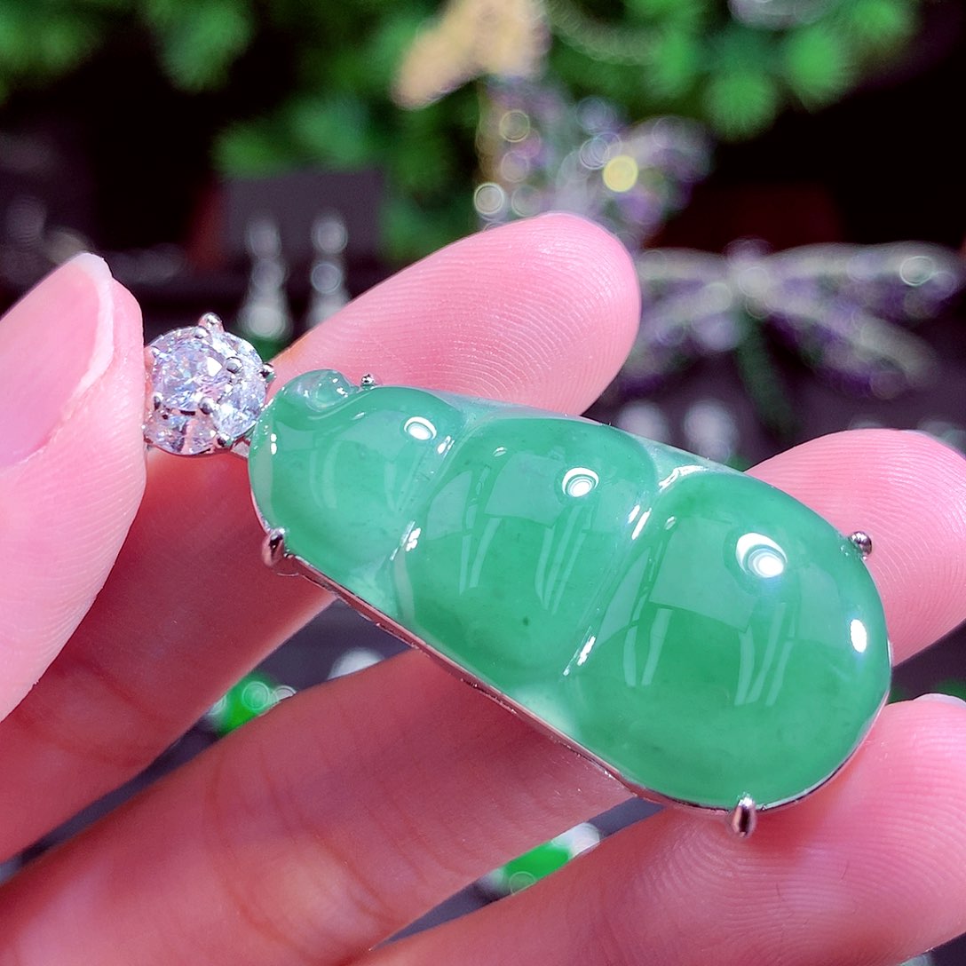 颈饰未镶嵌翡翠天然