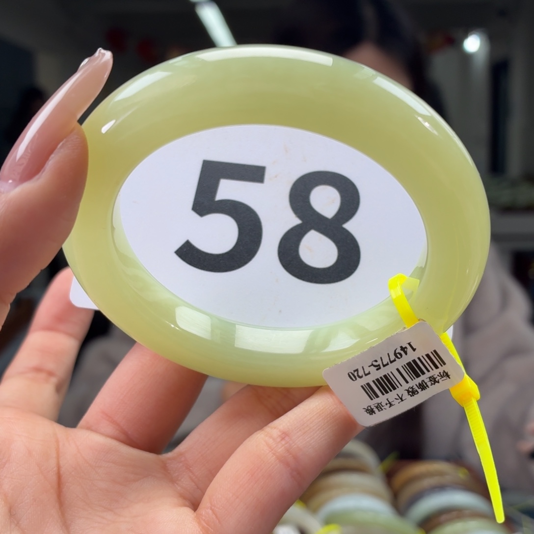 旺***仔和田玉未镶嵌手镯57 58