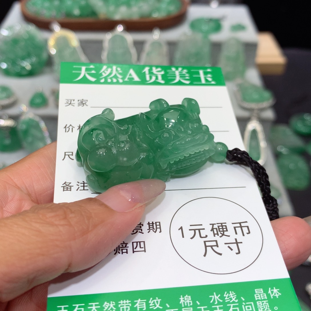 颈饰未镶嵌石英质玉