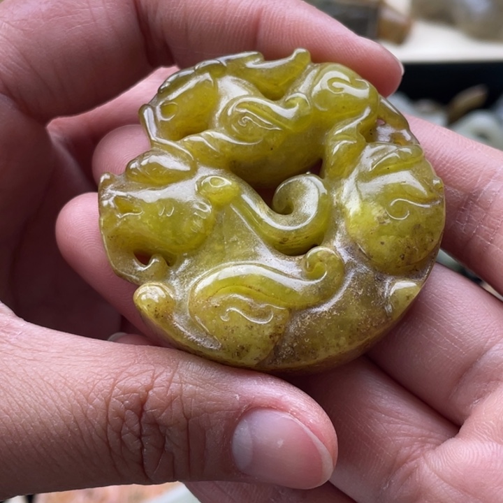 蛇纹石玉未镶嵌颈饰