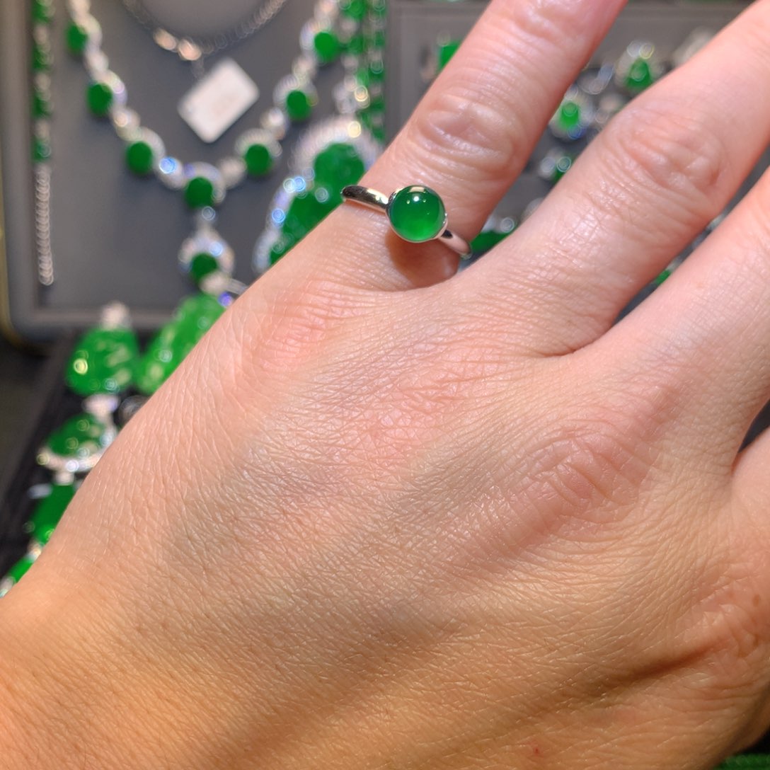 翡翠戒指18K金镶嵌天然翡翠