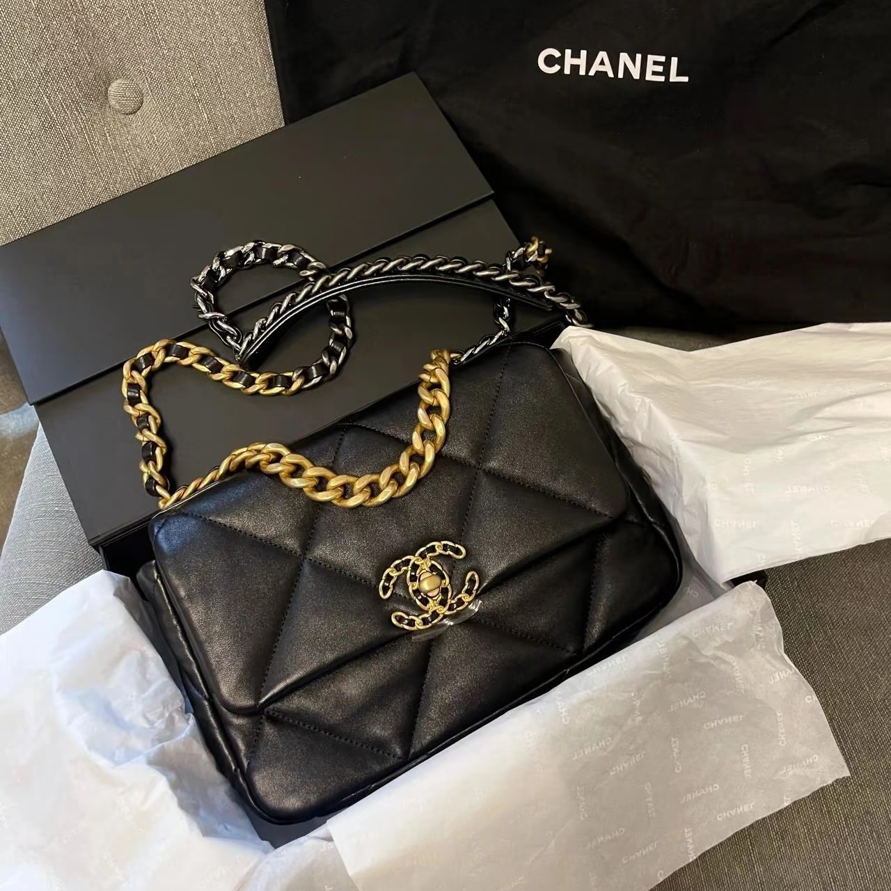 99新 Chanel/香奈儿 19bag 黑金小号芯片款链条包 （N86A）
