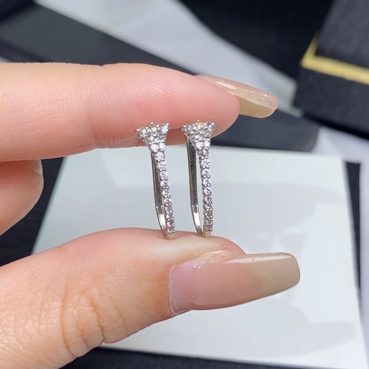 耳饰18K金镶嵌钻石设计款单排耳扣（可穿福贝）