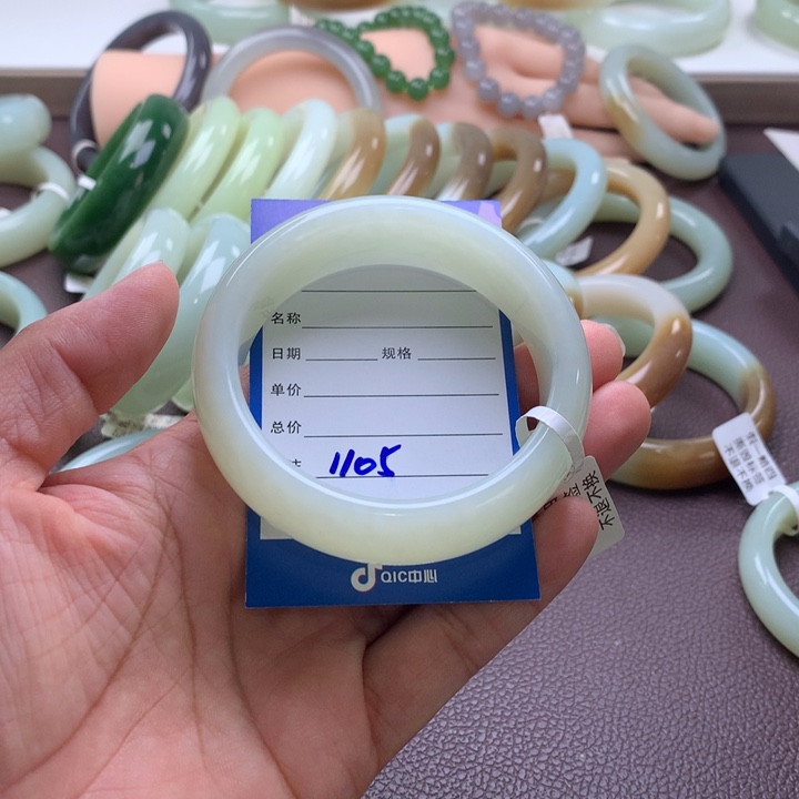 未镶嵌手镯和田玉