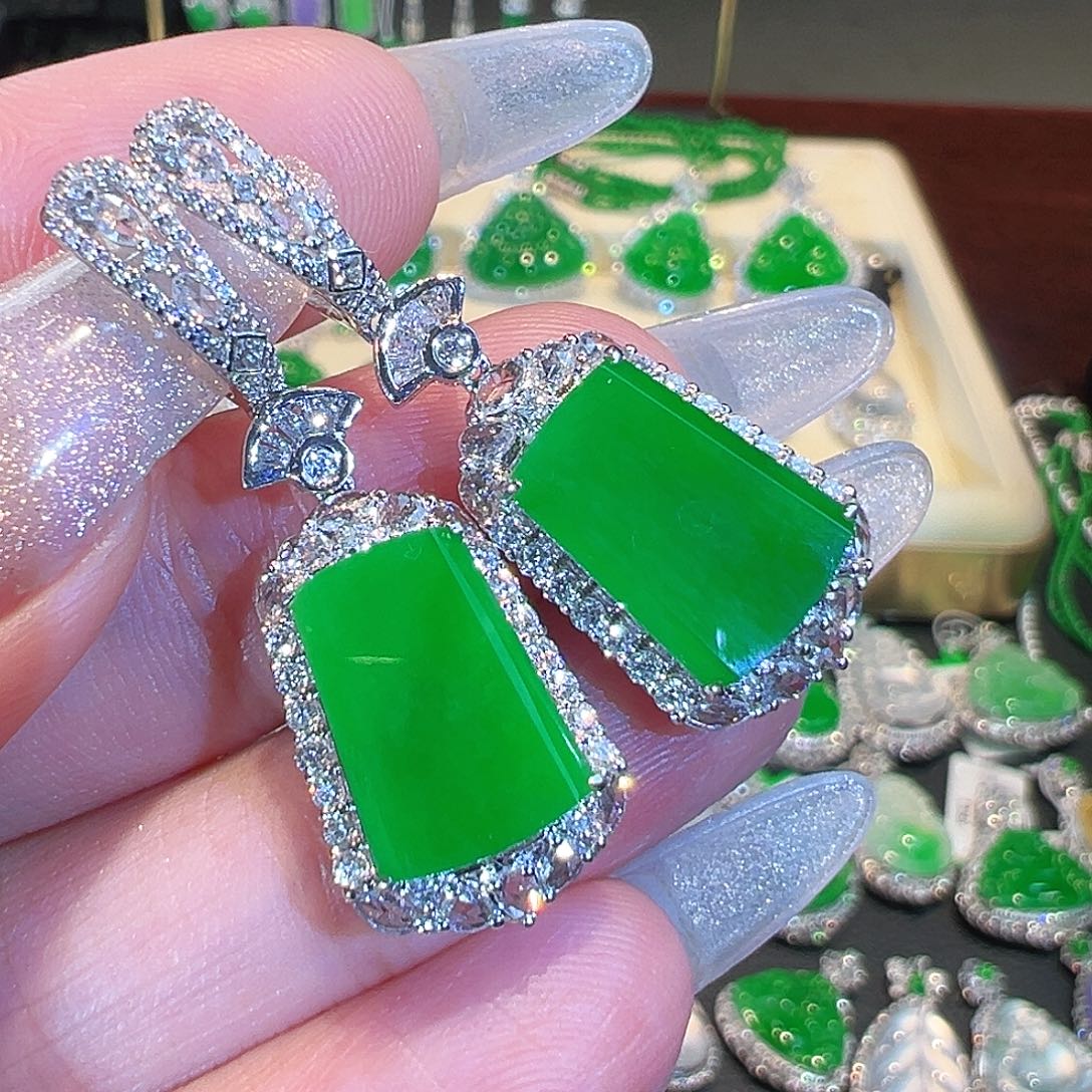 翡翠耳环18K金镶嵌翡翠