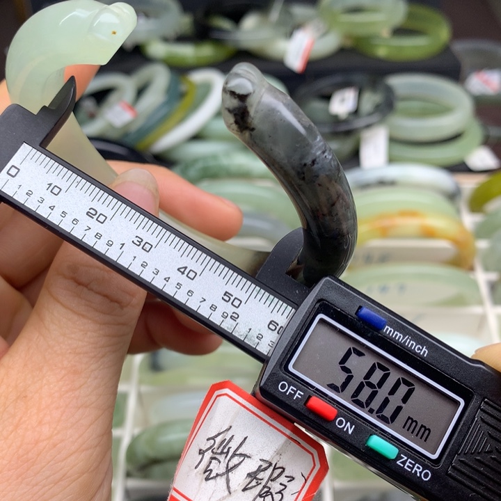 蛇纹石玉未镶嵌手镯746