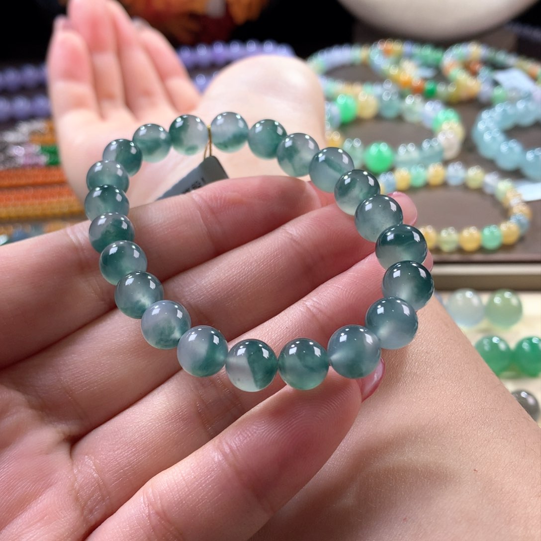 翡翠手链未镶嵌翡翠高冰蓝底飘花卡8+