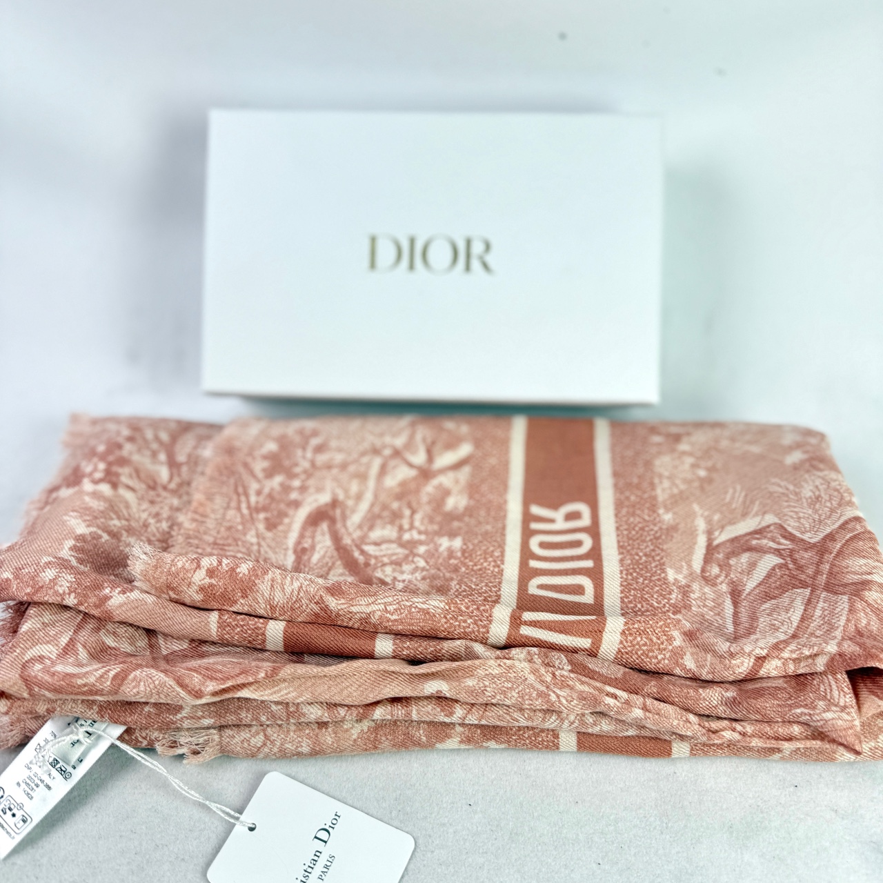 99新 DIOR/迪奥 粉色方形围巾盒子 E293