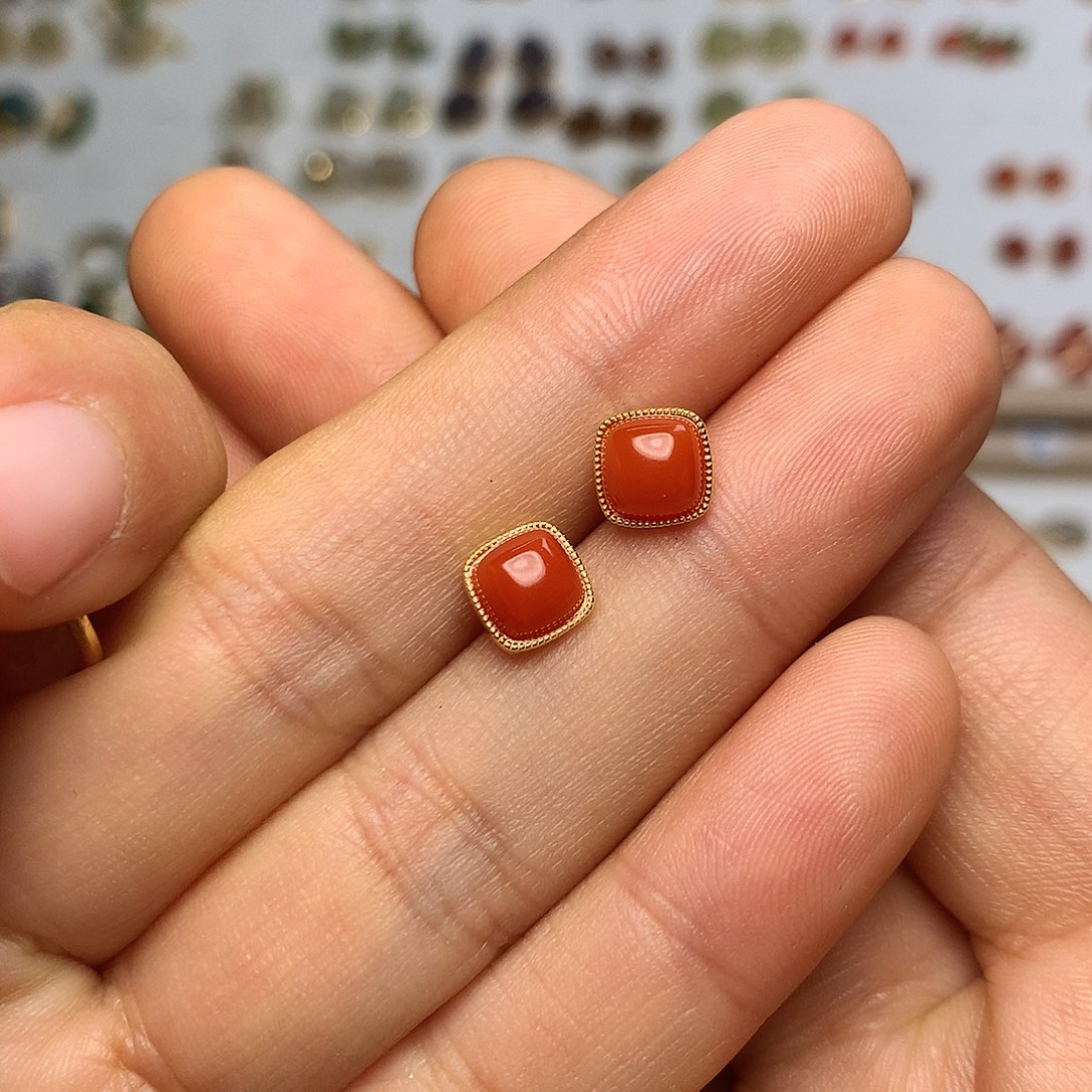 银S925镀金镶嵌南红玛瑙耳饰m***秋