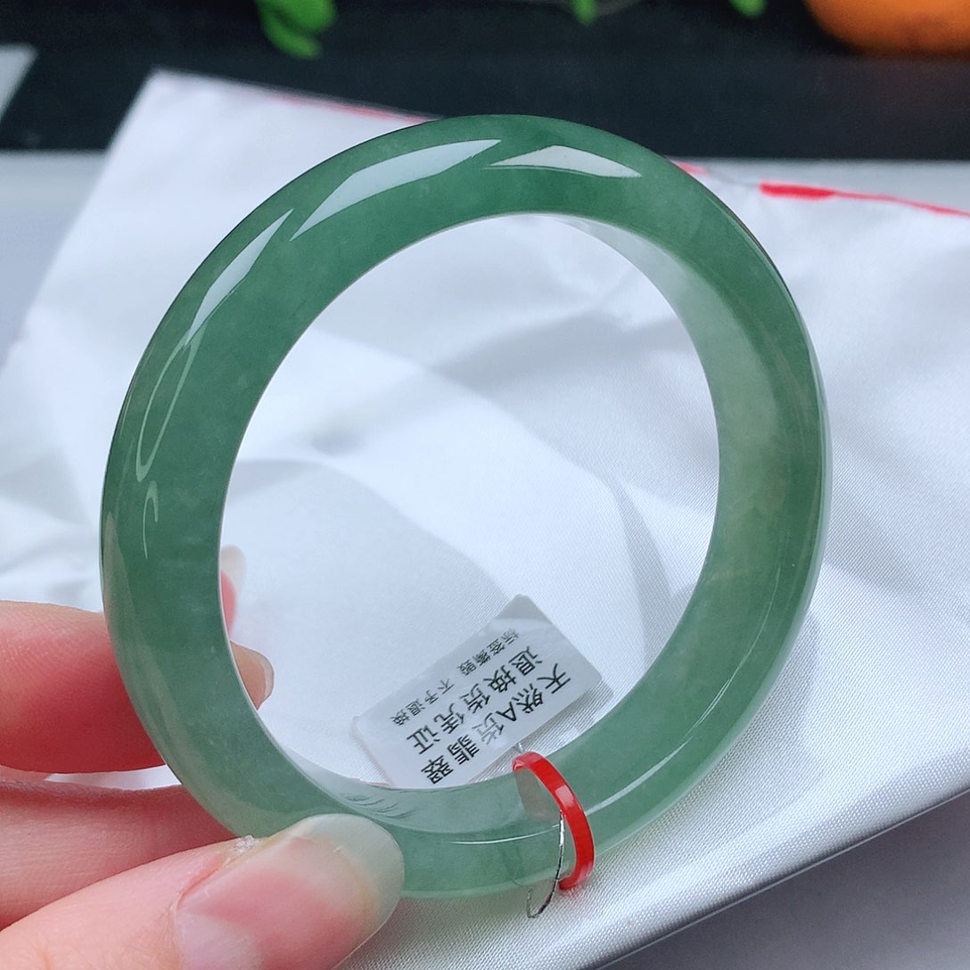 翡翠手镯未镶嵌57圈