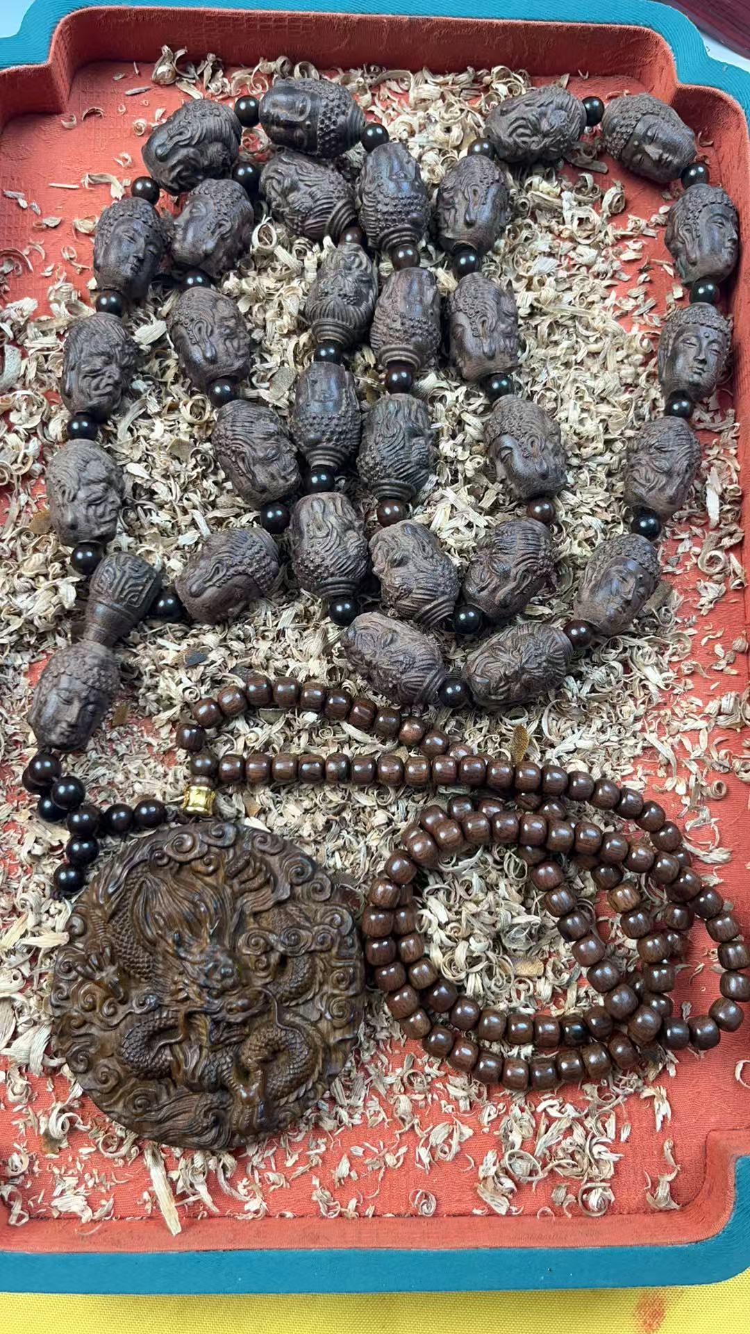 沉香ZXD33+MZ34一念之间2.0*2.9+飞龙在天牌7.8*7.8*1.6珠串7*8