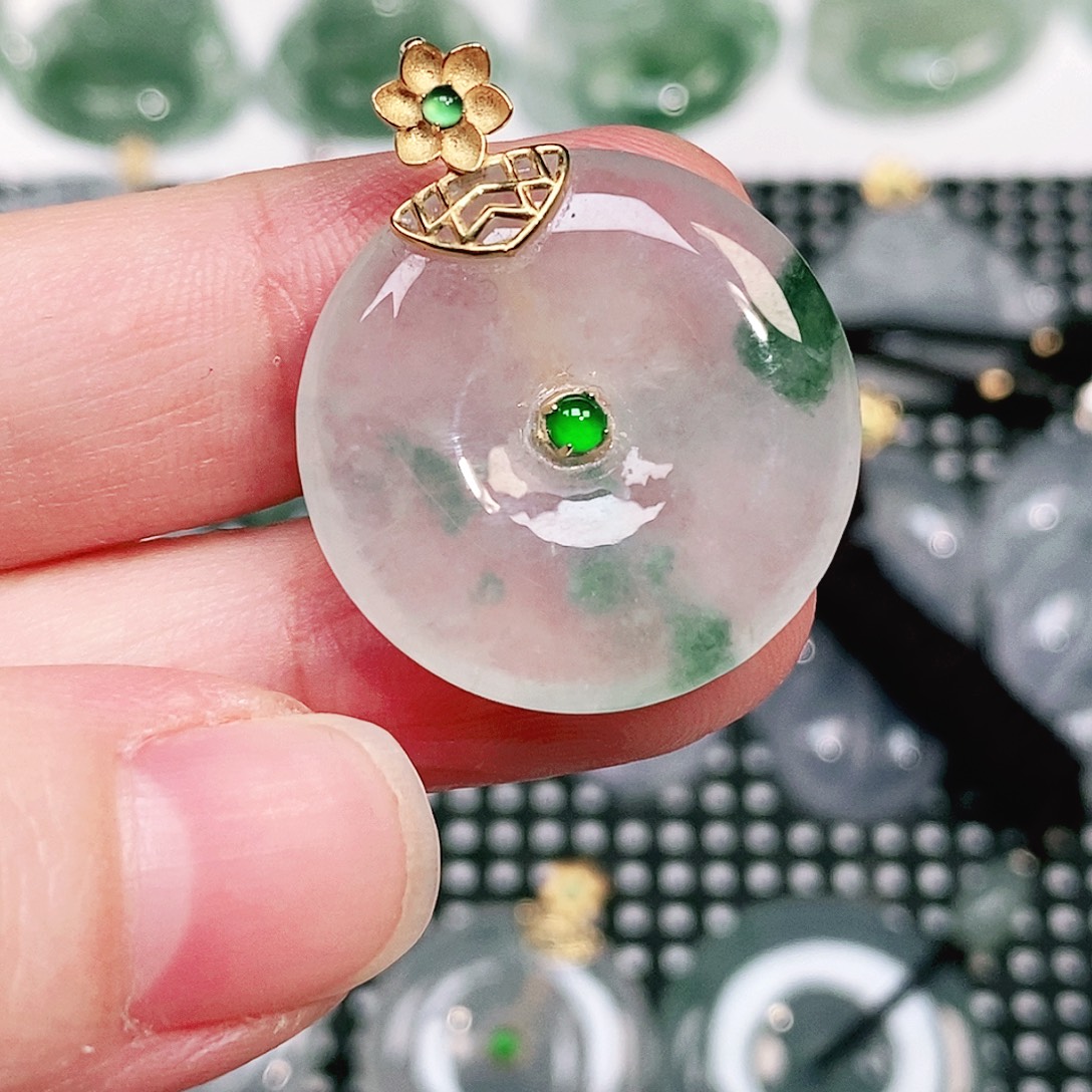 颈饰18K金镶嵌翡翠