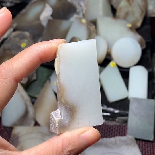 和田玉（糖玉）未镶嵌颈饰