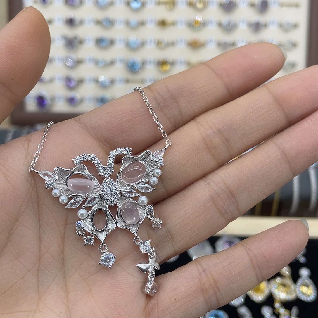 旺***陈银S925镶嵌芙蓉石颈饰