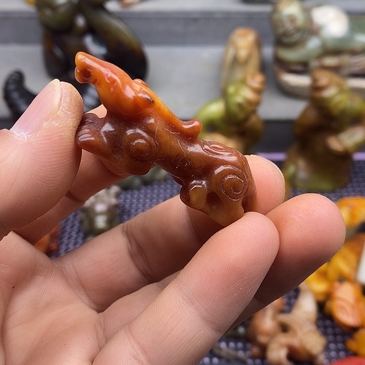 未镶嵌蛇纹石玉颈饰