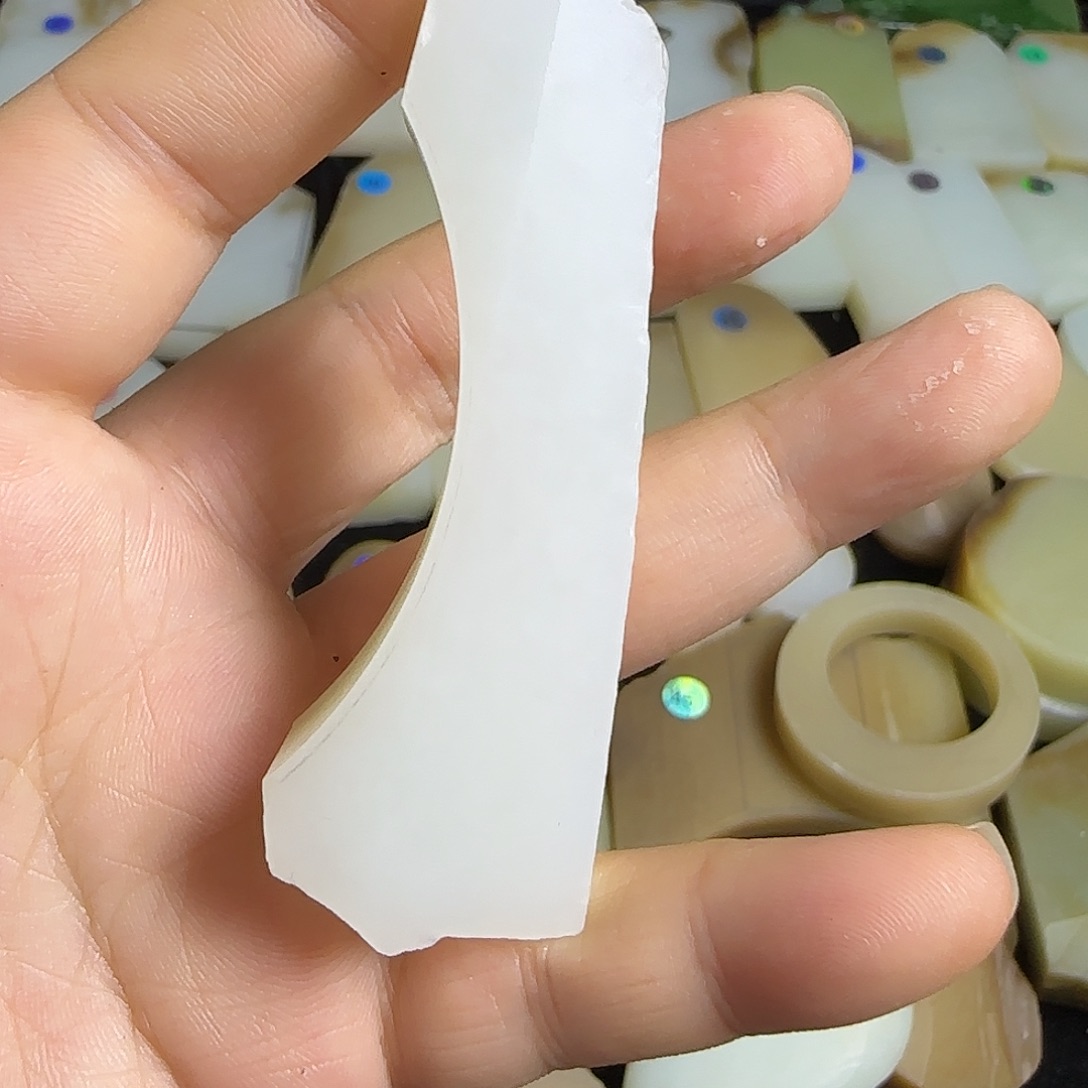 和田玉（糖玉）未镶嵌珠宝半成品