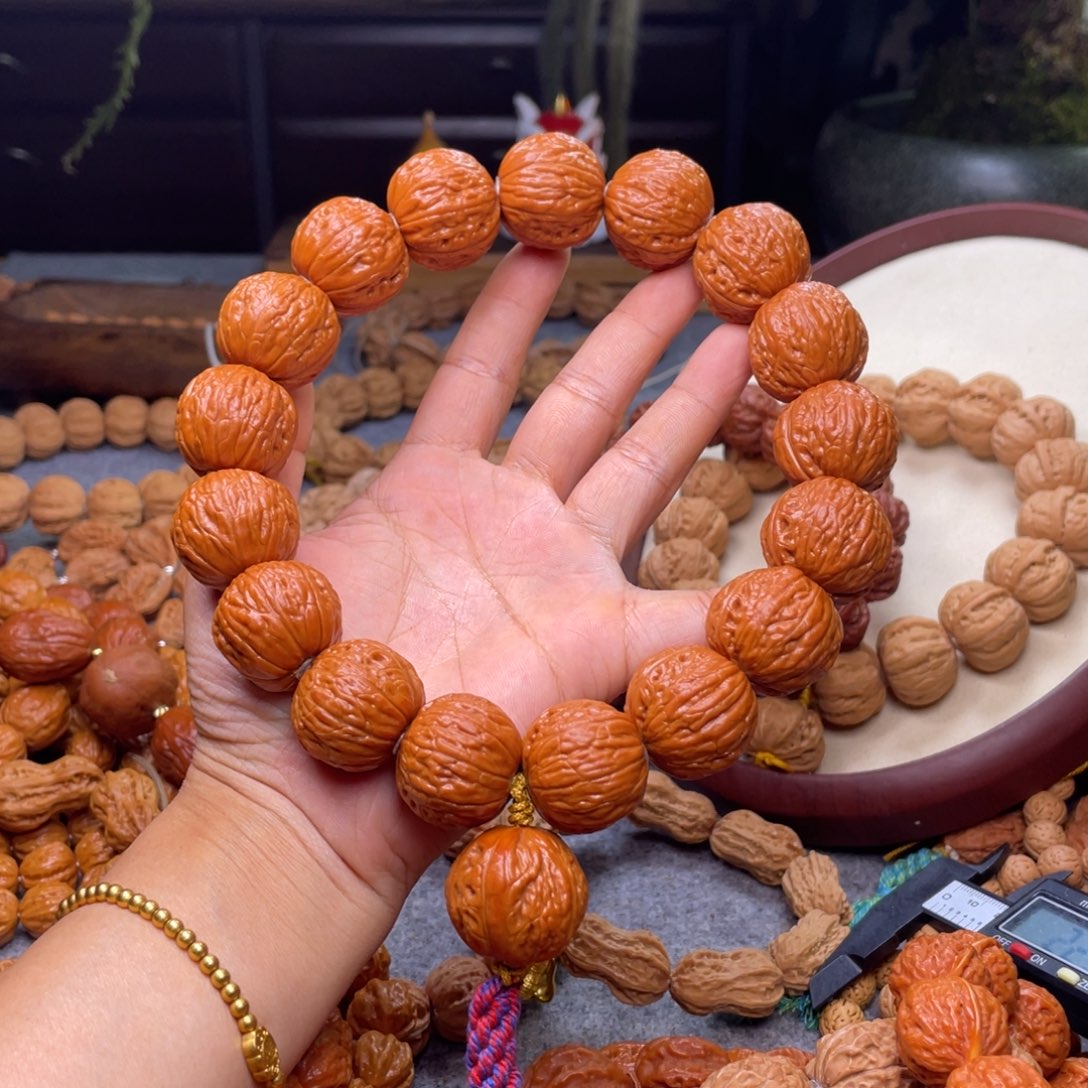 一***。文玩核桃手串秋子