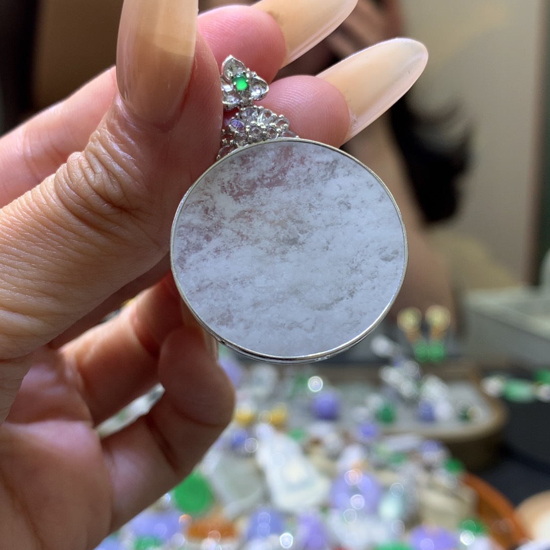 颈饰18K金镶嵌翡翠