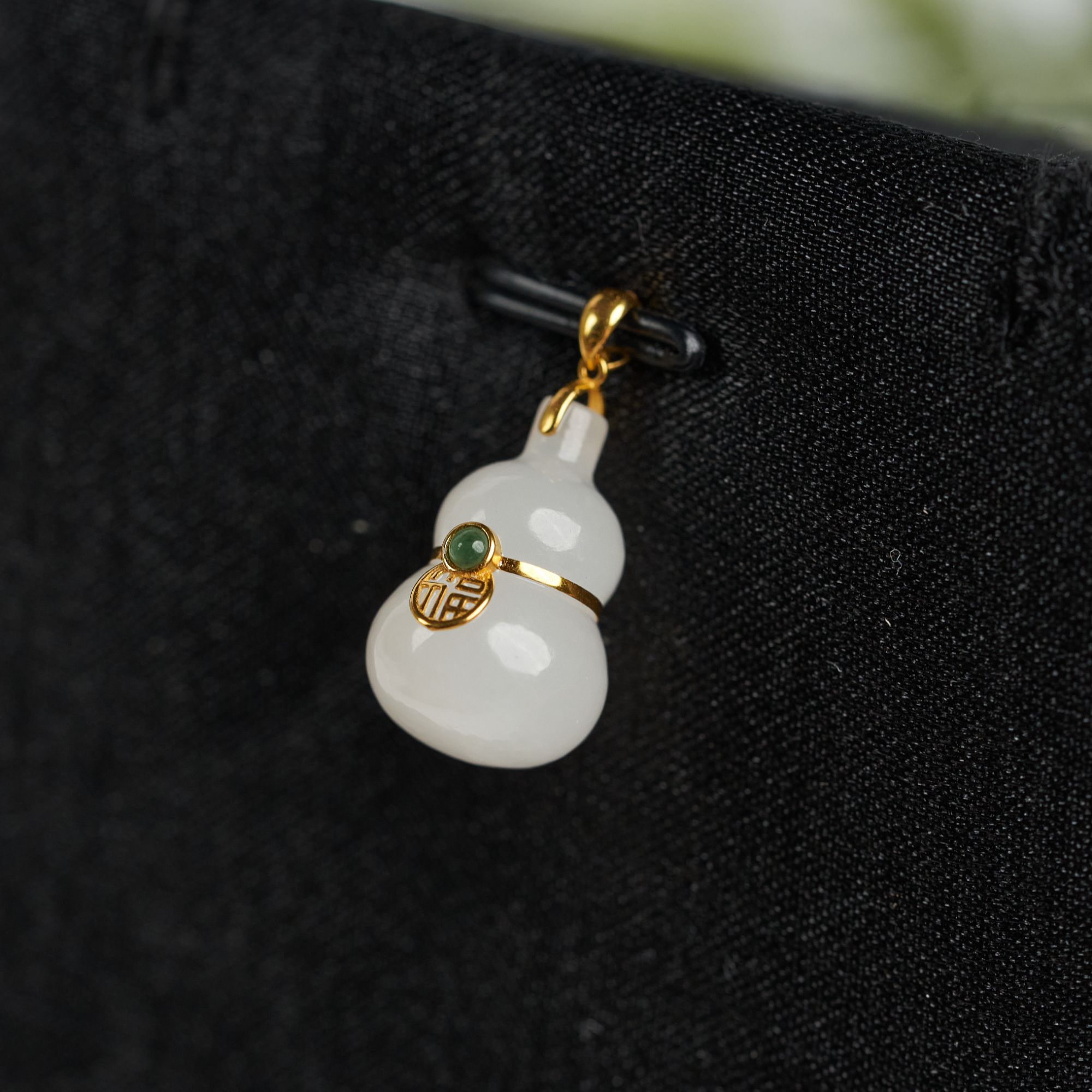 L【玉氏珠宝】18k和田玉白玉葫芦吊坠-约16*11mm多样性发一CAN82107