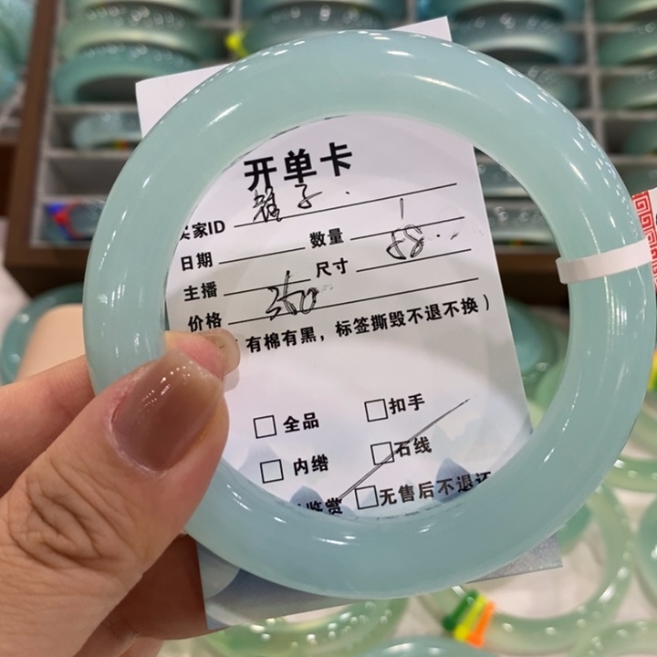 蛇纹石玉未镶嵌手镯?