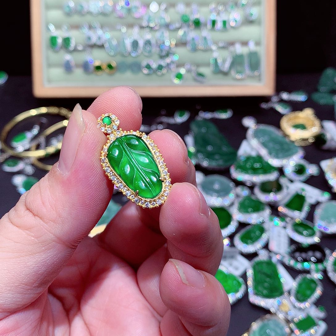 【闪购商品】翡翠吊坠(不含链)未镶嵌