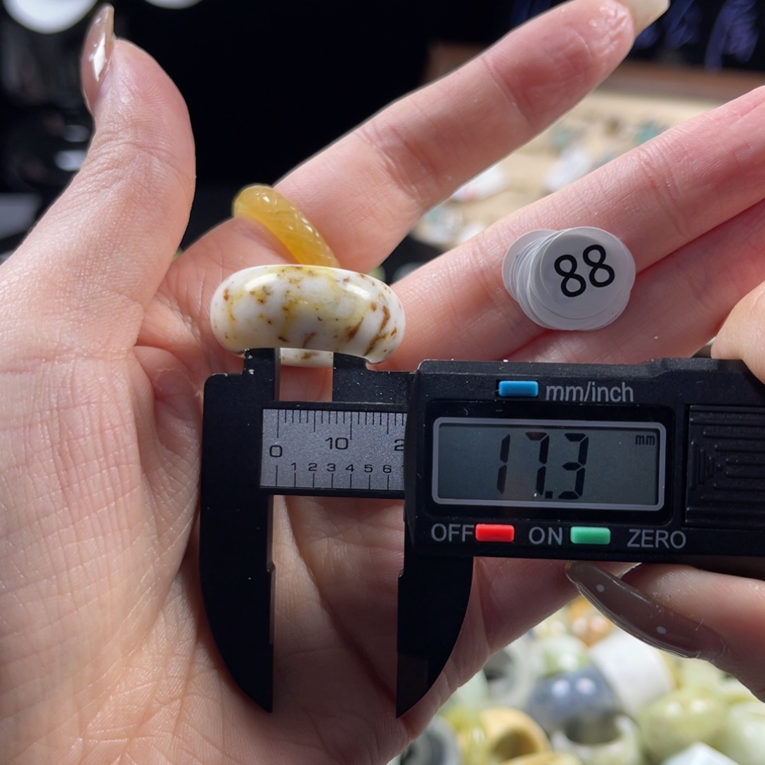 N***e蛇纹石玉未镶嵌戒指