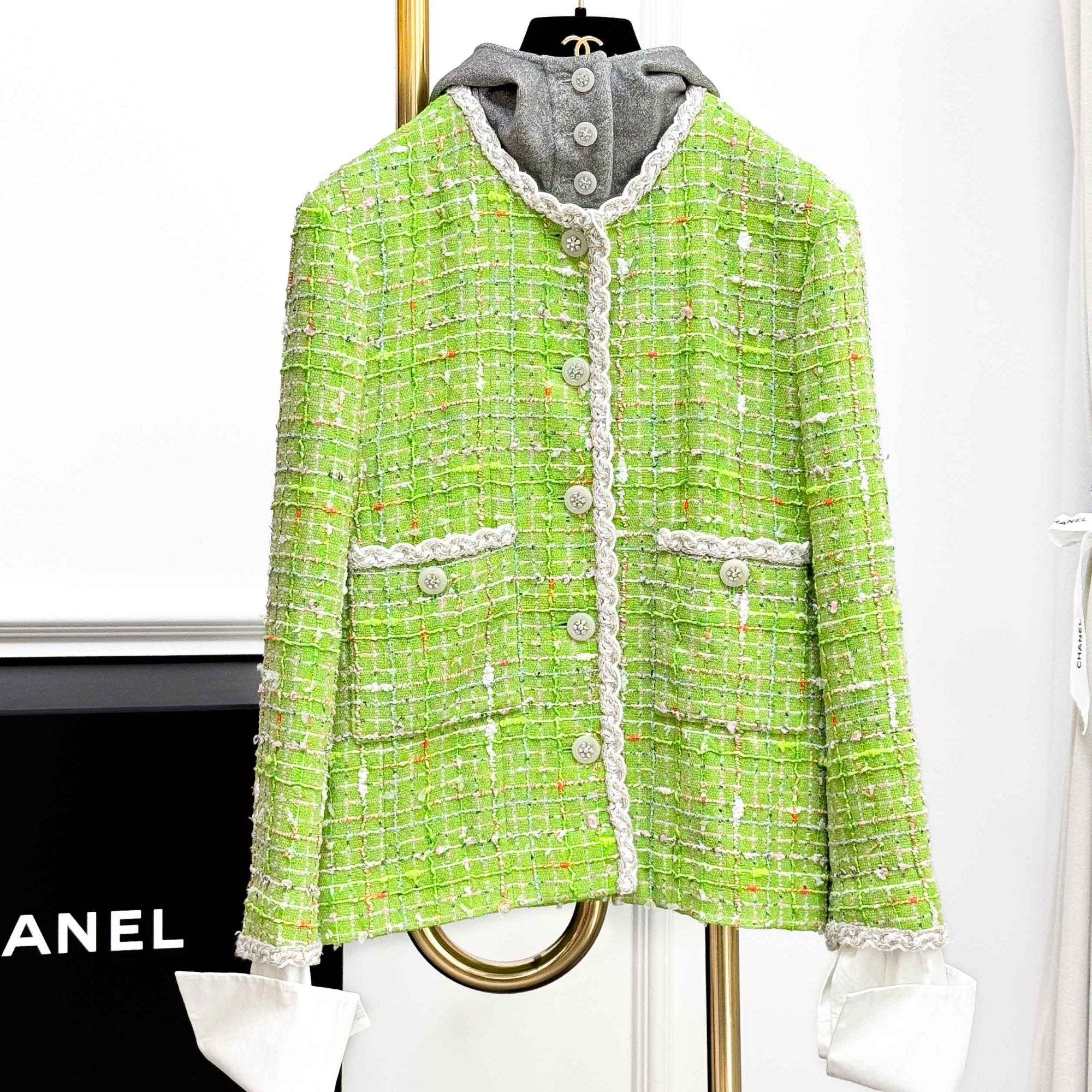 99新 Chanel/香奈儿 36码25C早春果绿色拼灰白连帽粗花呢外套