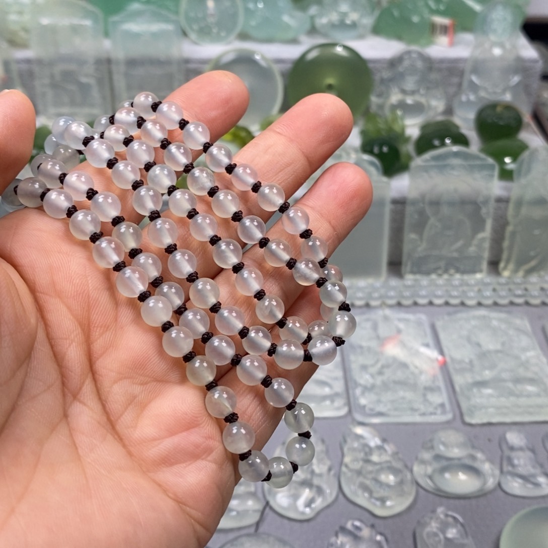 a***？未镶嵌蛇纹石玉颈饰