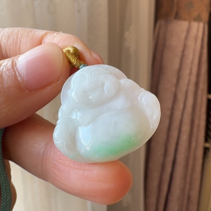 翡翠未镶嵌颈饰佛公