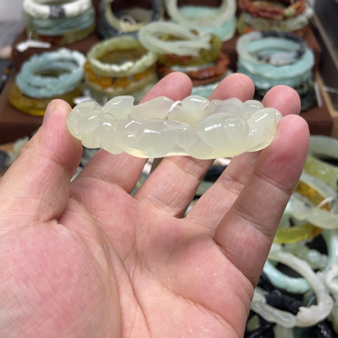 蛇纹石玉未镶嵌手镯