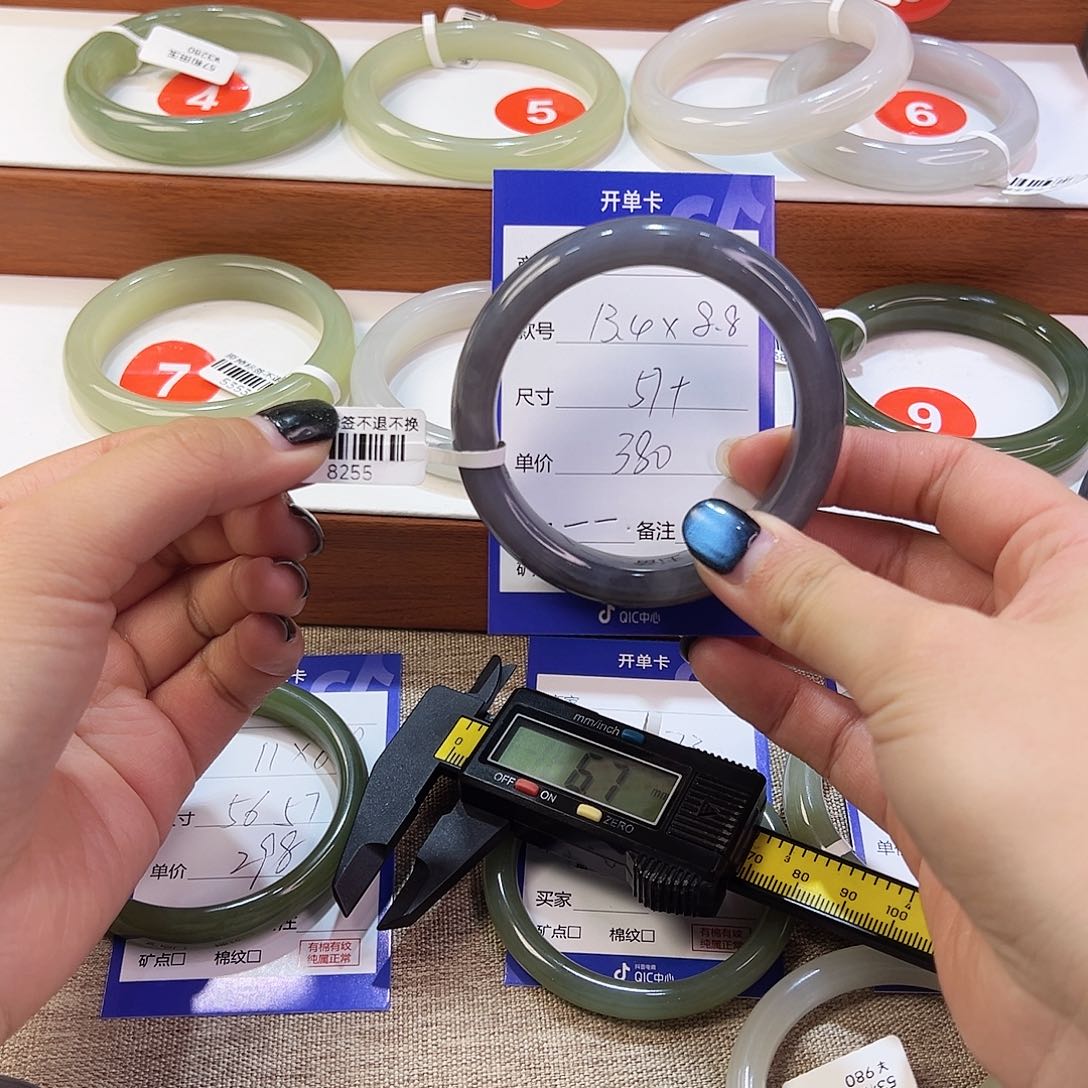 未镶嵌手镯和田玉一*、