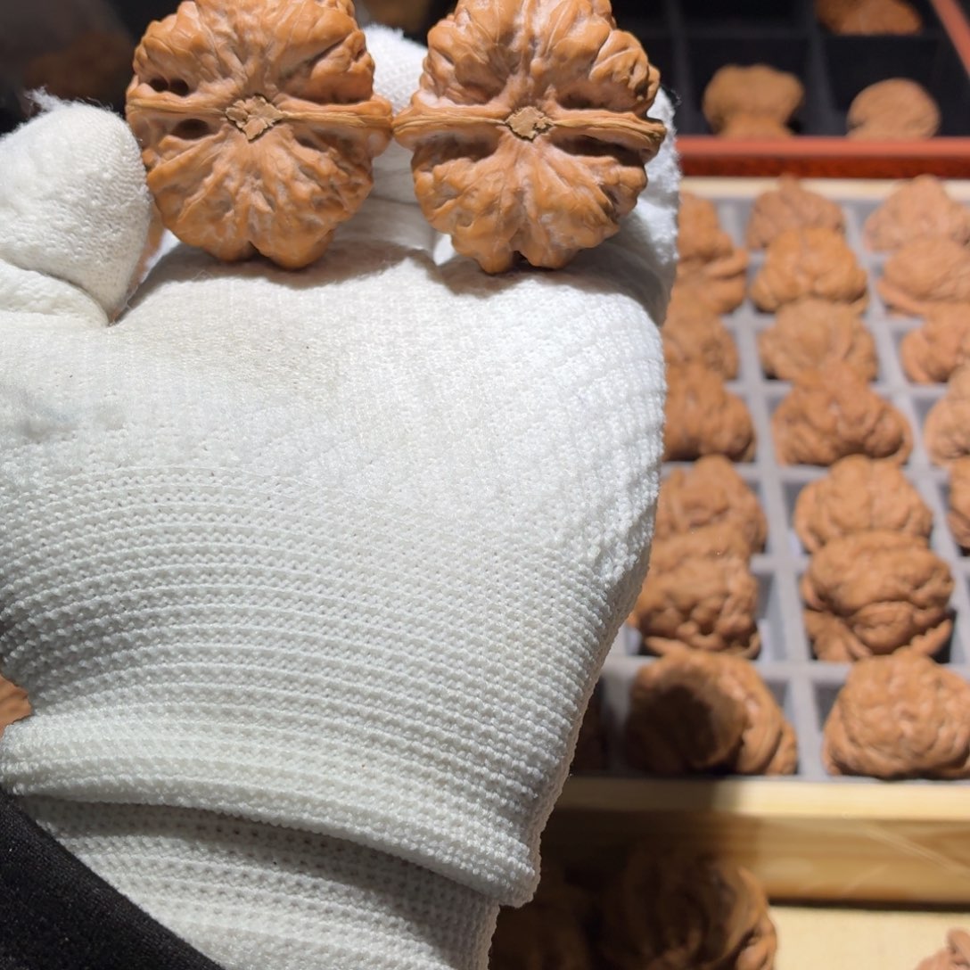 小***霸文玩核桃吊坠山地娃