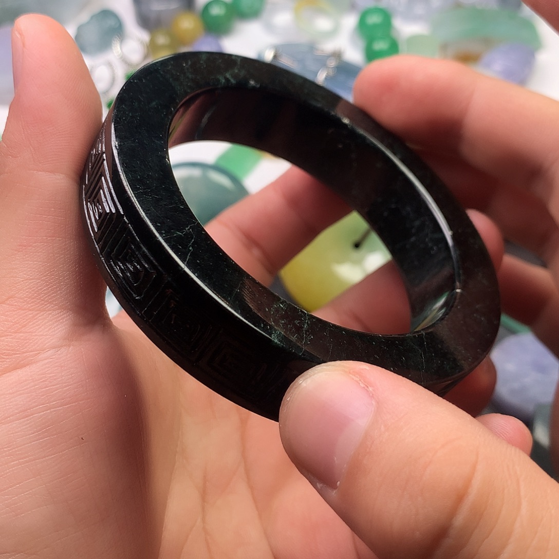 向****翡翠未镶嵌挂件料子