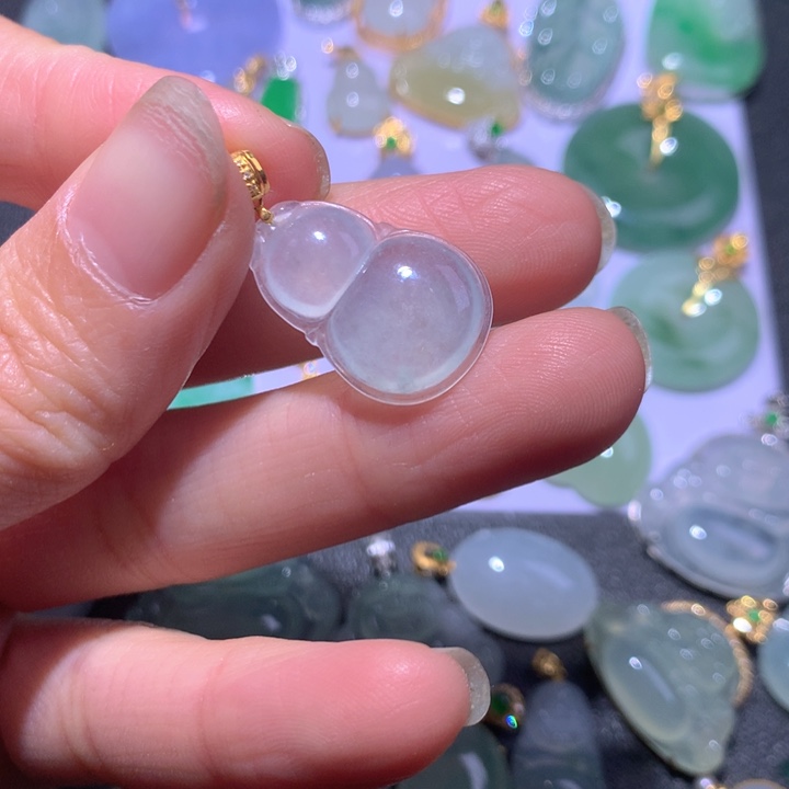 翡翠颈饰18K金镶嵌楷*翡翠