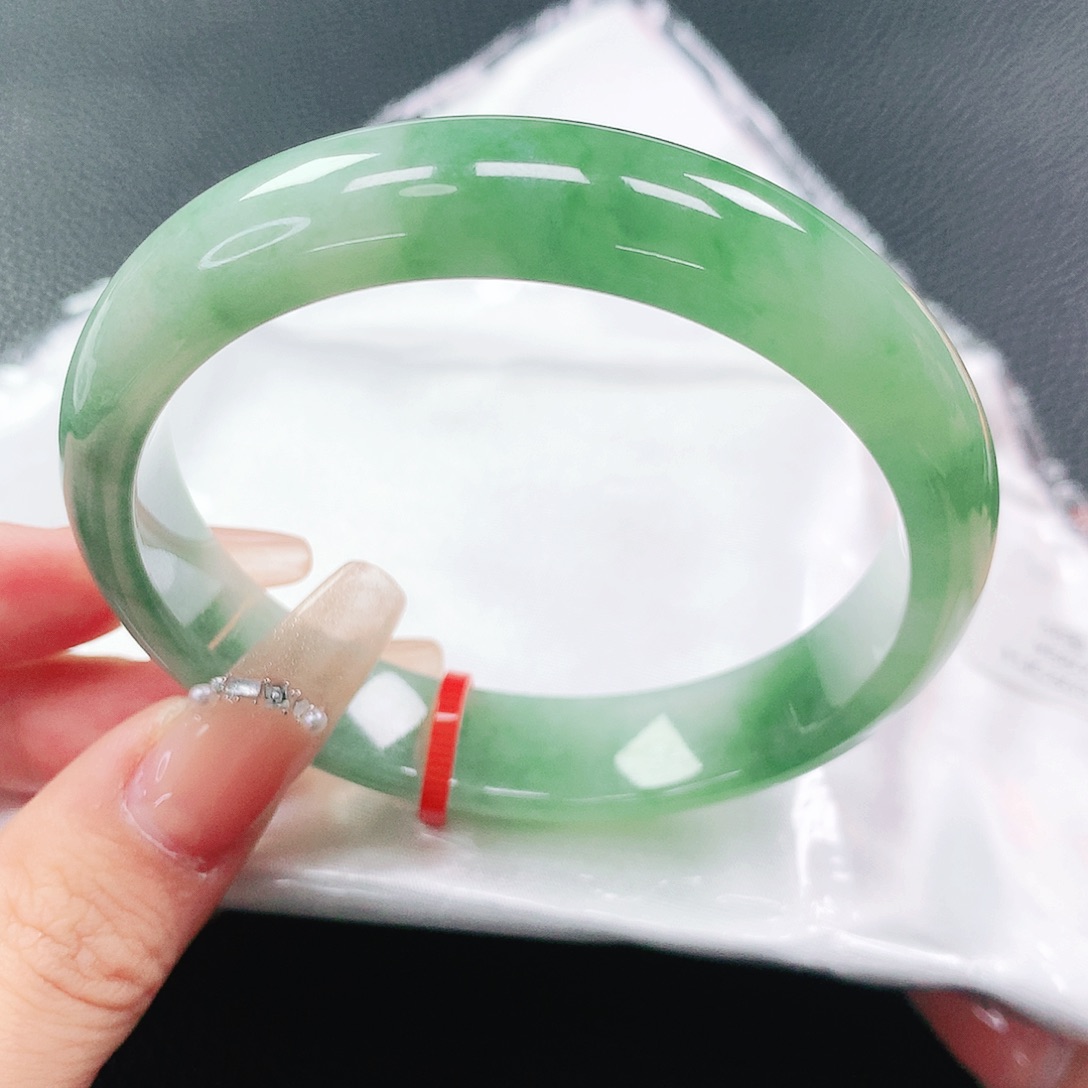 翡翠手镯未镶嵌58圈