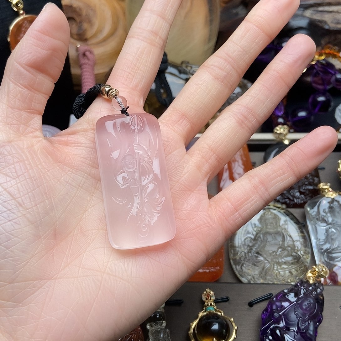 水晶吊坠未镶嵌金***?吊坠