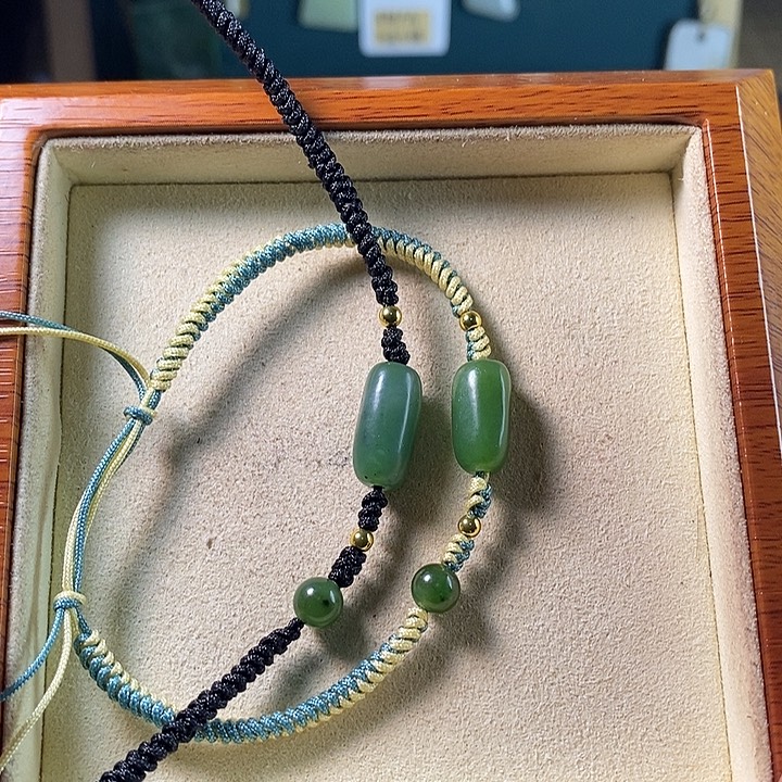 元***作和田玉未镶嵌颈饰