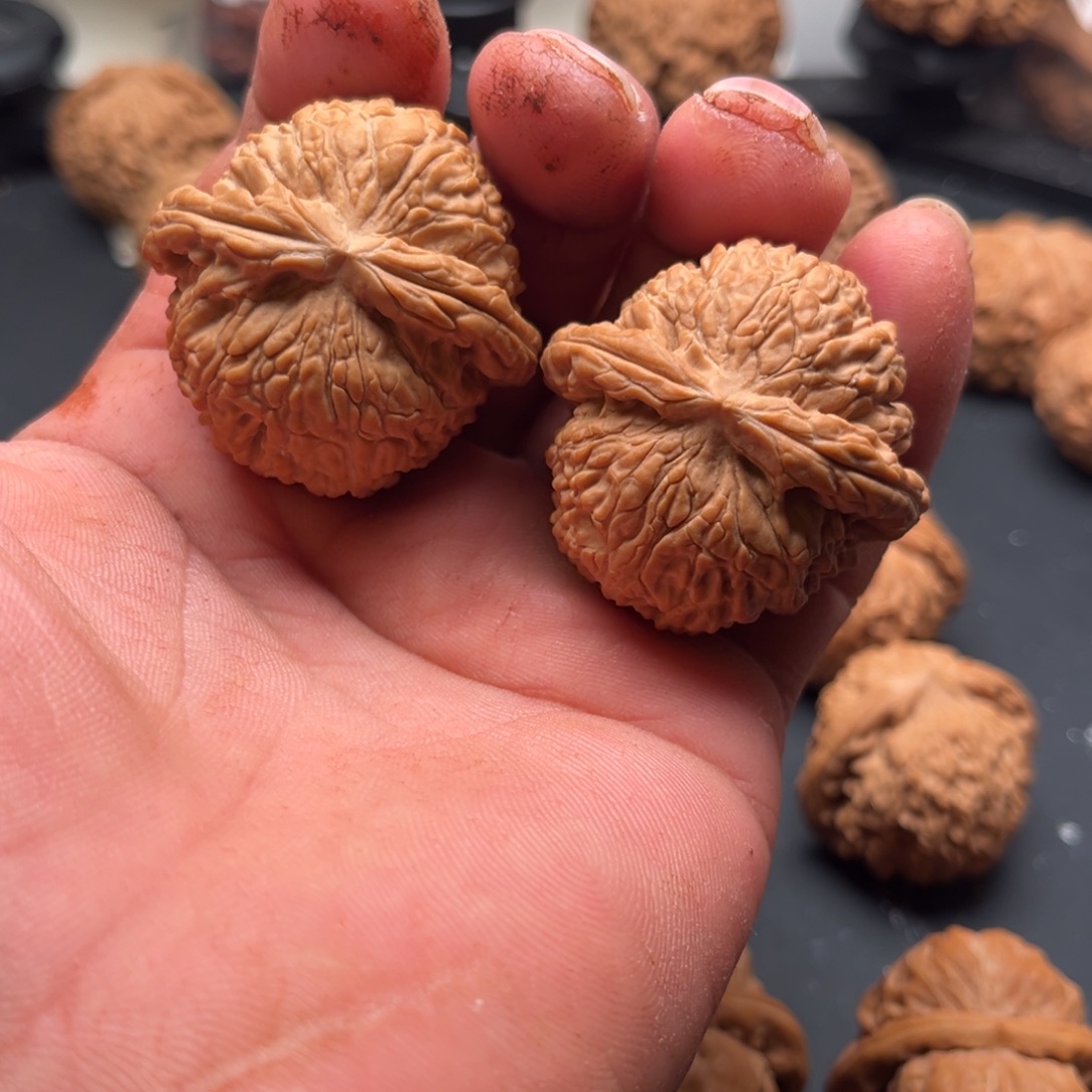 $***$文玩核桃吊坠白狮子