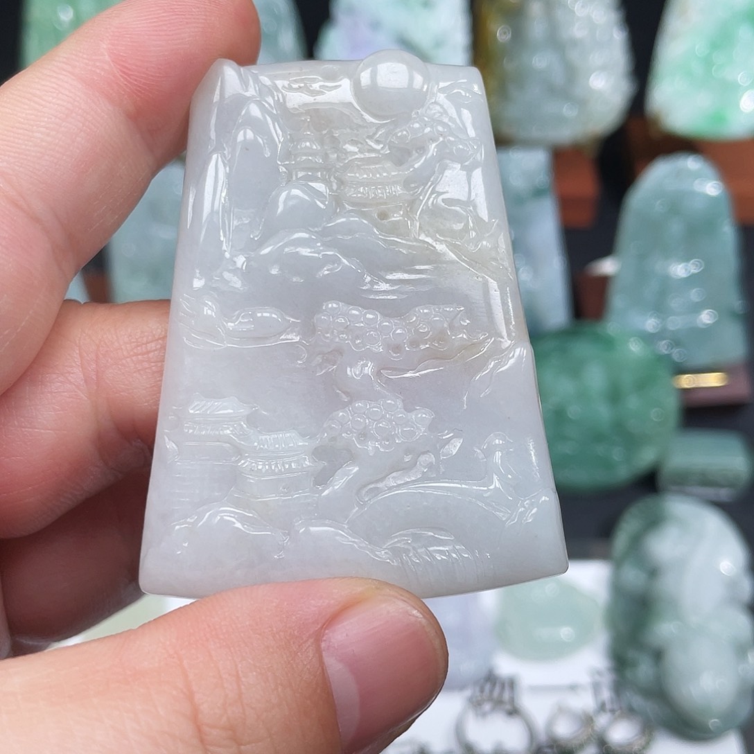 翡翠未镶嵌颈饰山水