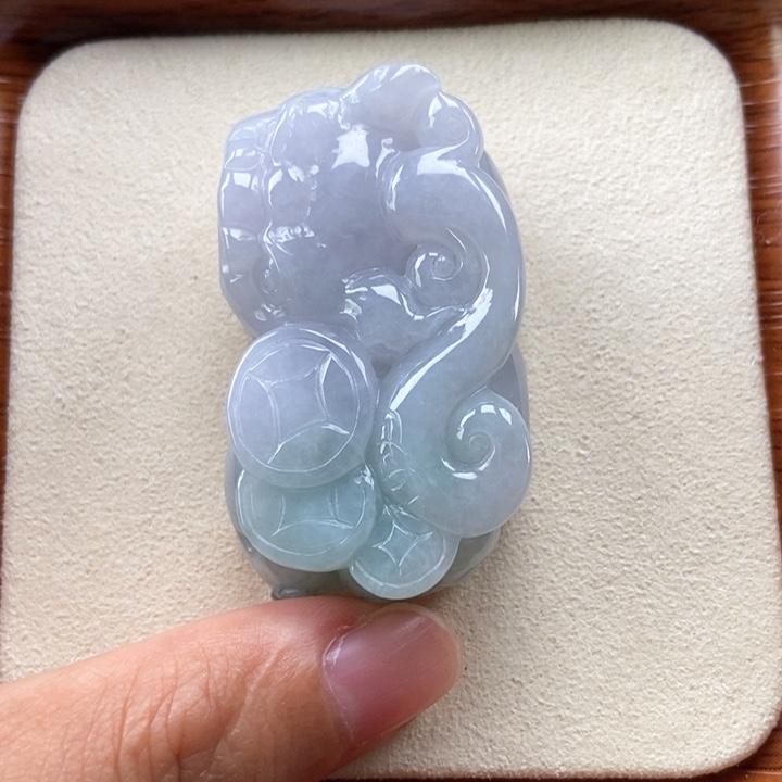 翡翠未镶嵌颈饰霸王貔貅口含珠