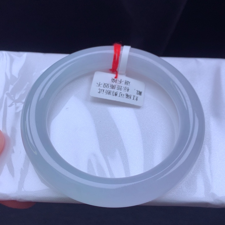 翡翠手镯（圆镯）未镶嵌