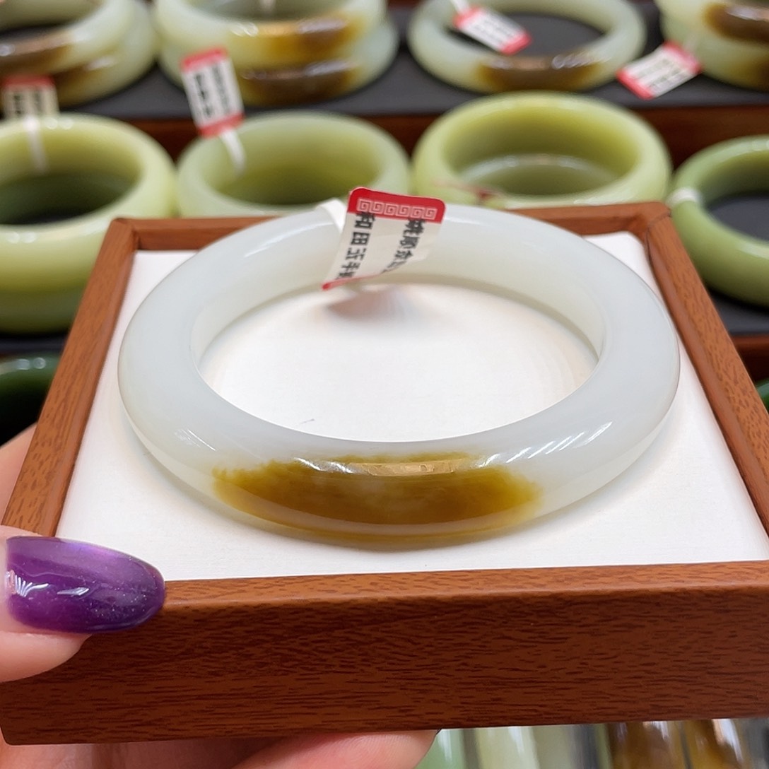 未镶嵌手镯和田玉淡*